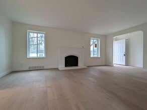 Building Photo - High end, 2-bedroom 2-bathroom single family home in Webster Groves!