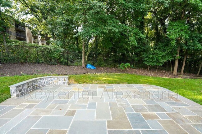 Building Photo - 5901 Beech Tree Dr