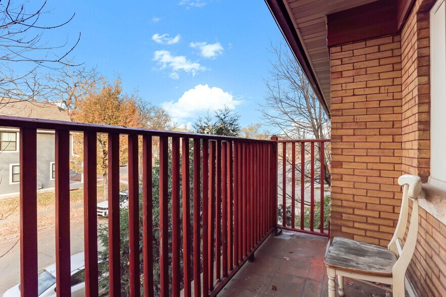 Building Photo - 2827 N Bryant Ave