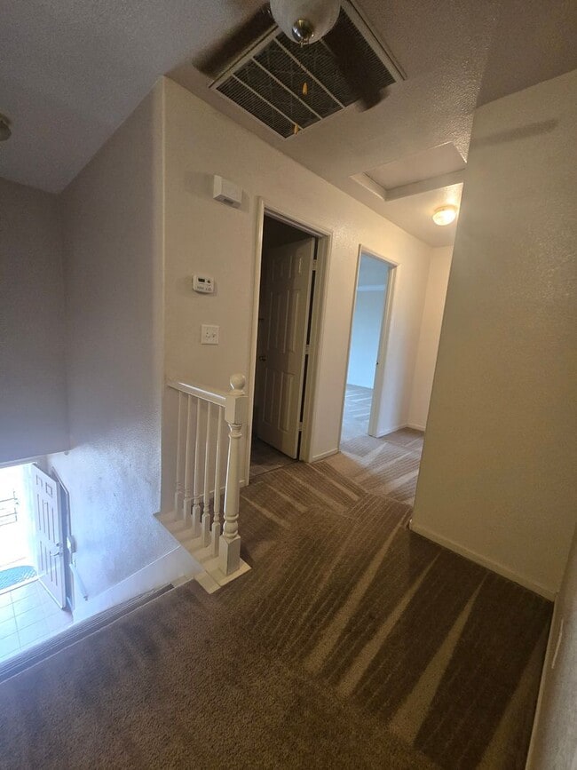 Building Photo - Spacious 2 Story 4 BR 2.5 BA Available Now