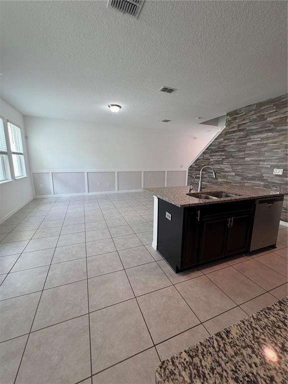 Building Photo - 15061 Willow Arbor Cir
