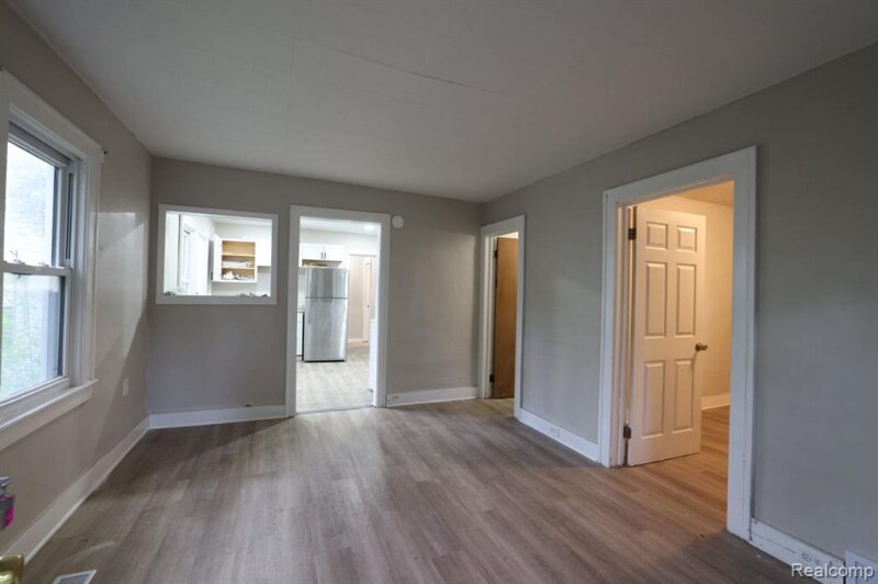 Building Photo - 353 W Bernhard Ave