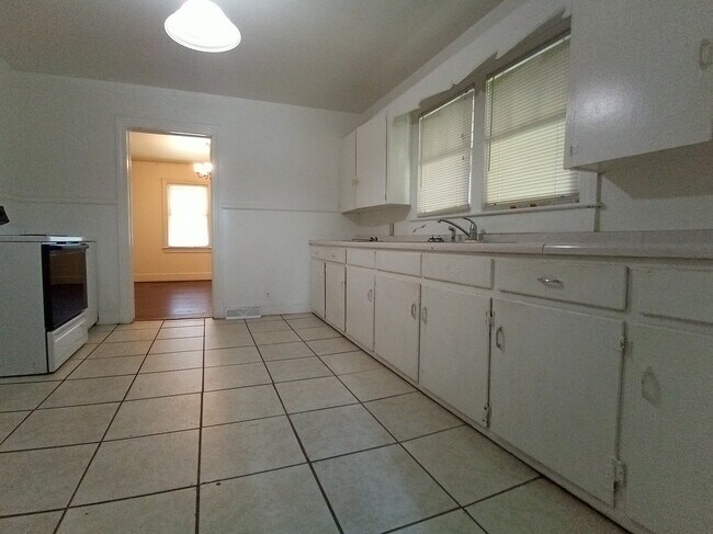 Building Photo - 113 Brookside Cir