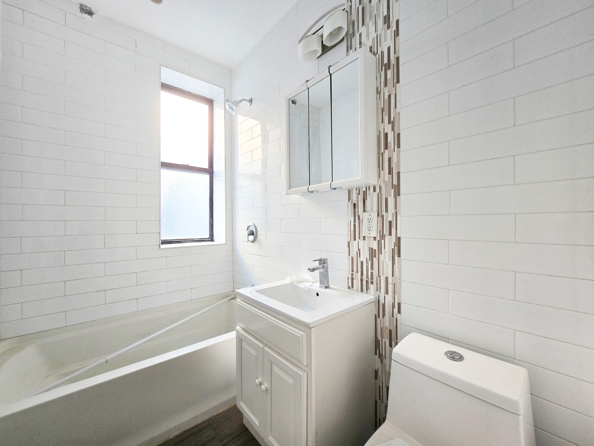 Building Photo - 661 W 180th St
