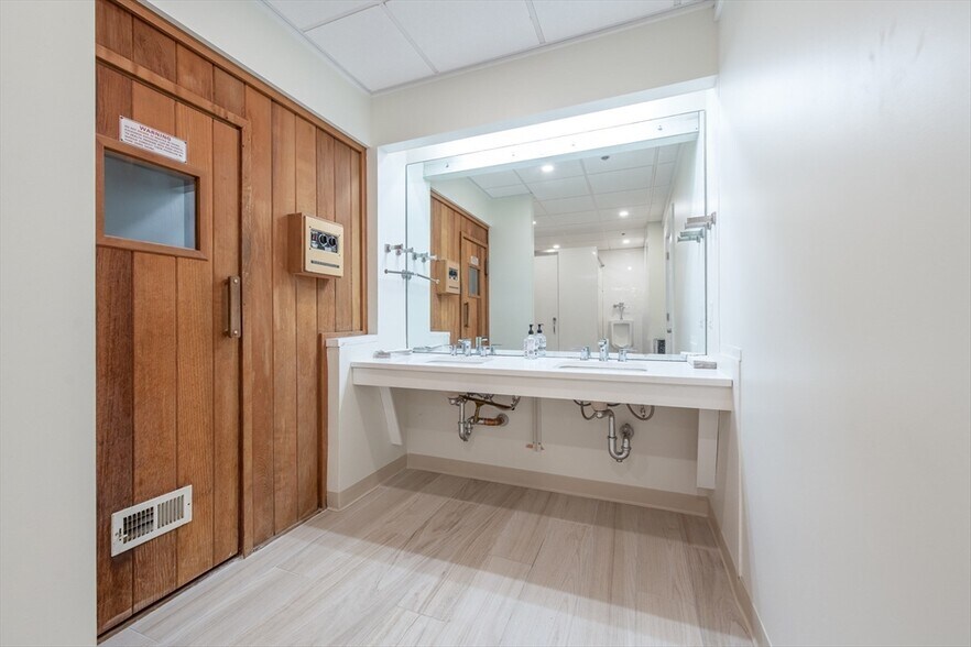 Building Photo - 6 Canal Park