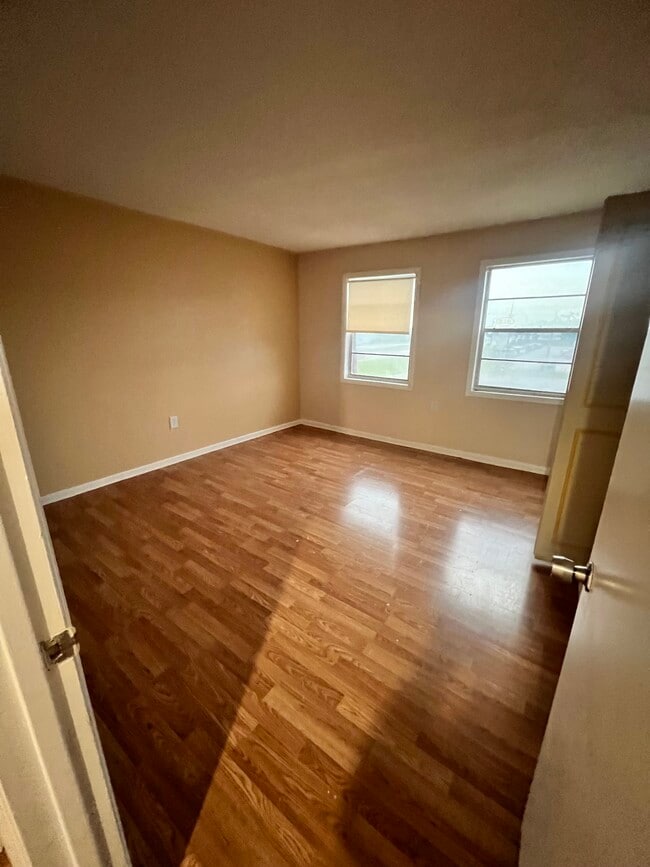 Bedroom 1 - 307 US Highway 27 S