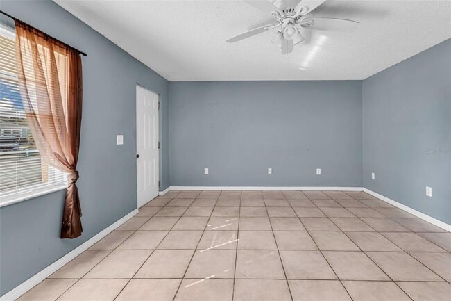 Building Photo - 284 Lomond Dr