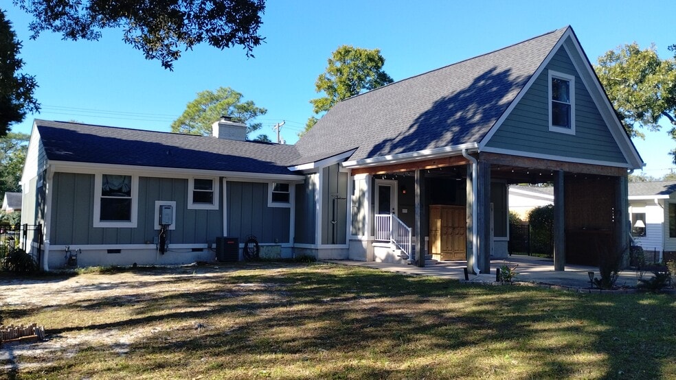 Building Photo - 710 Yucca Ave