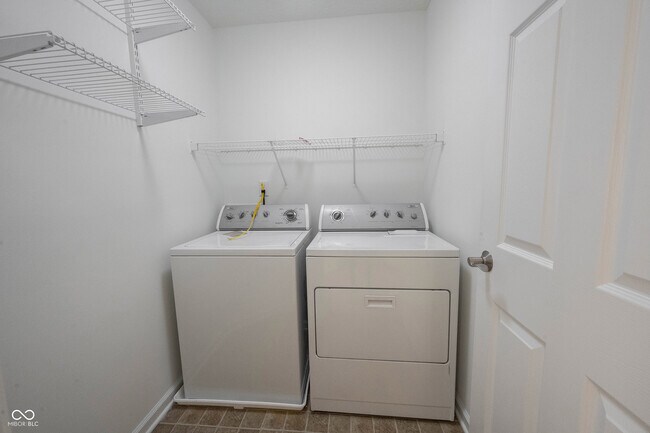 Building Photo - 9009 Mercer Dr