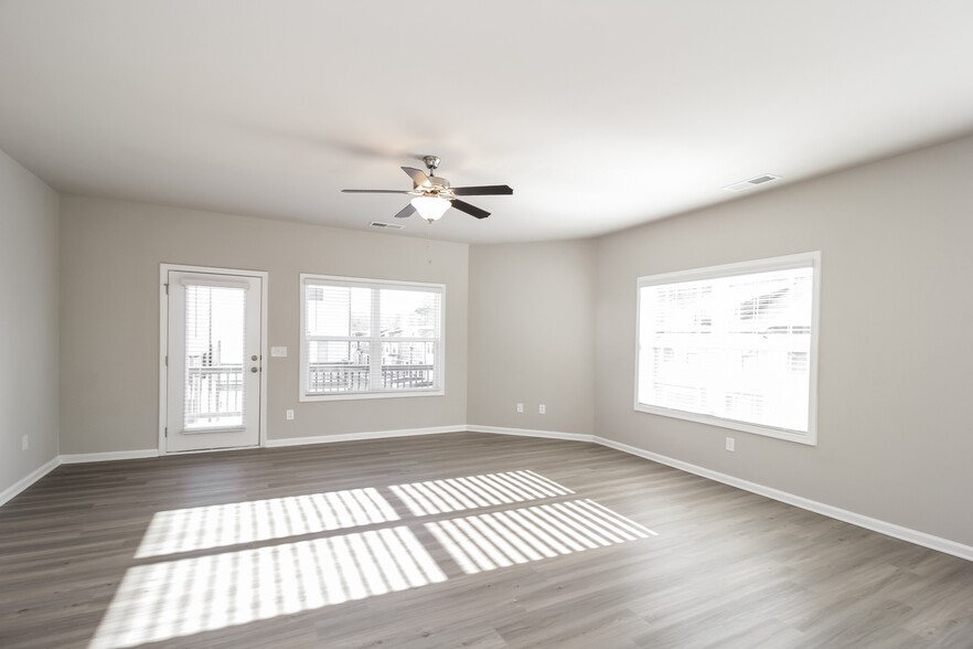 Building Photo - 843 Calvin Pk Dr
