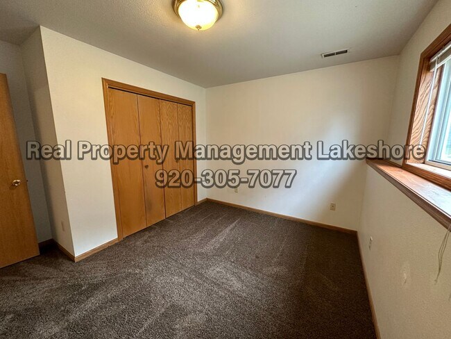 Building Photo - Spacious 5-Bedroom, 2-Bathroom House for Rent
