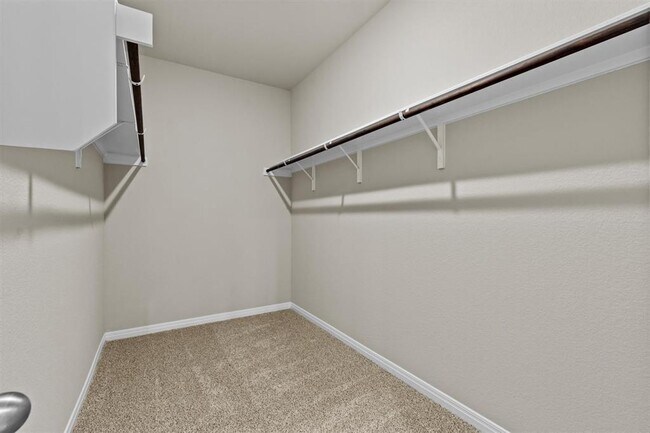 Building Photo - 520 View Dr