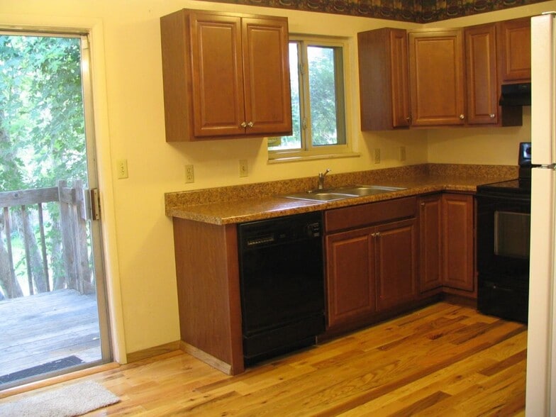 Building Photo - 5280 Flintridge Dr