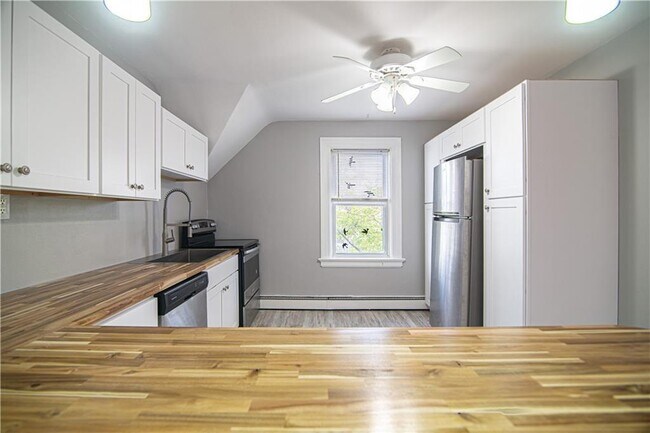 Building Photo - 80-80 Forest St