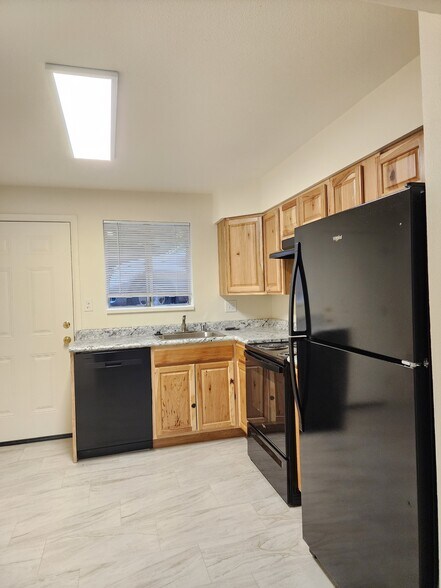 Building Photo - 361 E 650 N