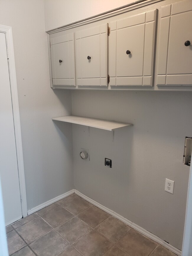 Building Photo - 2801 James Louis Dr