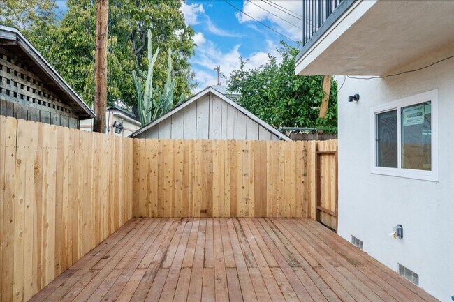Building Photo - 1347 N Las Palmas Ave