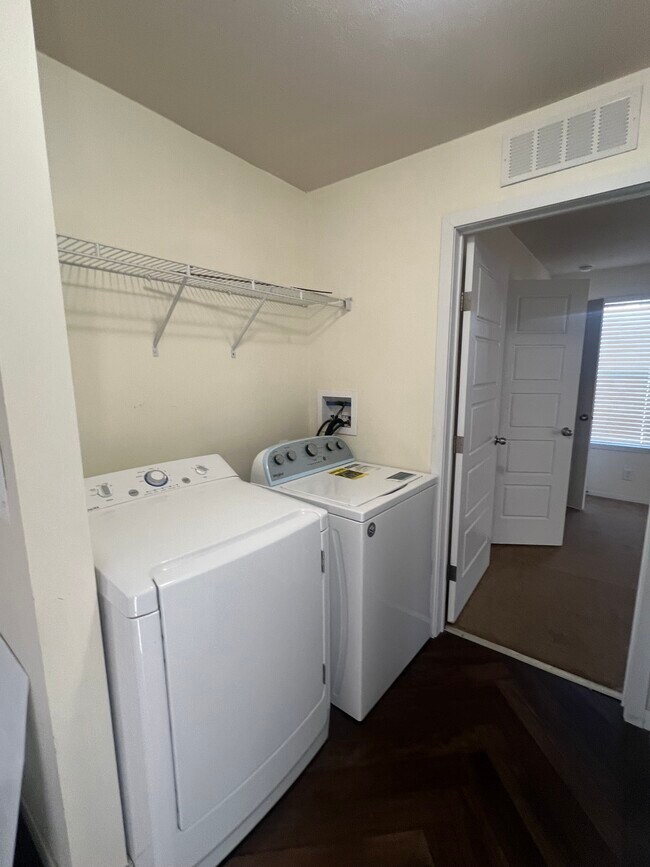 Building Photo - 934 9th St