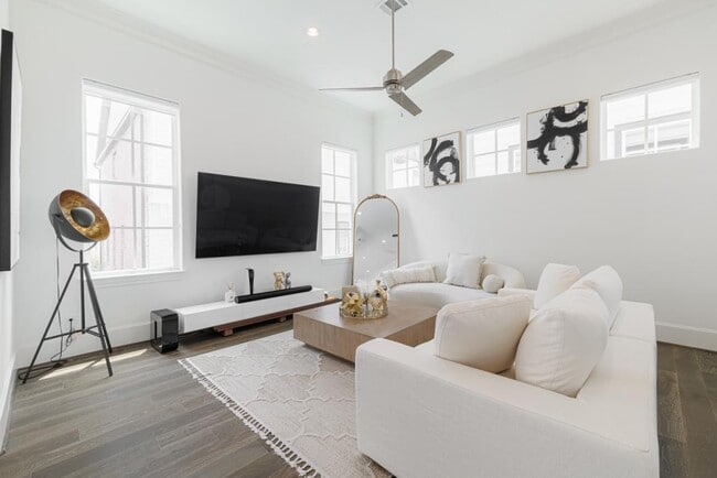 Building Photo - 10760 Craighead Dr