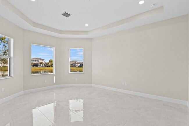 Building Photo - 14823 Wildwood Cir