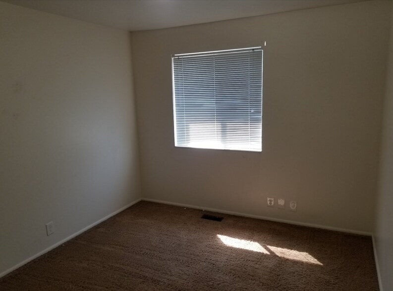 Building Photo - 263 E 200 N