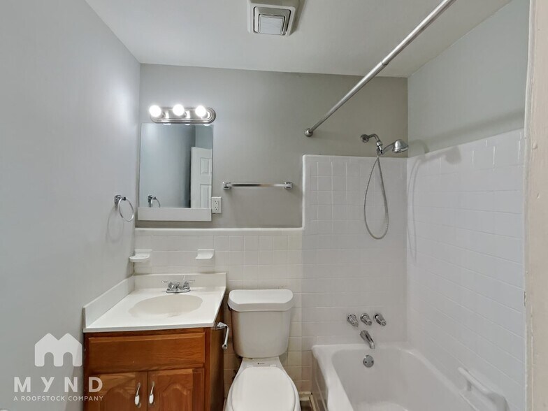 Building Photo - 217 Marshall Dr