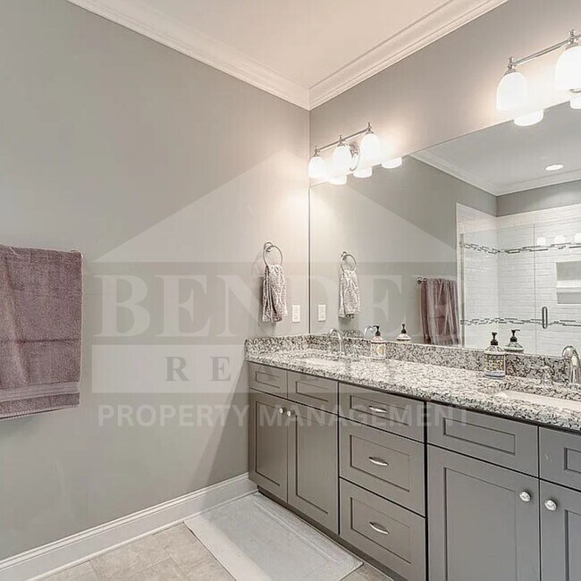 Building Photo - Beautiful Like New Home in Ooltewah