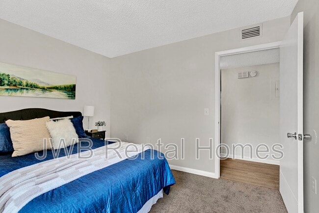 Building Photo - 10825 Key Haven Blvd