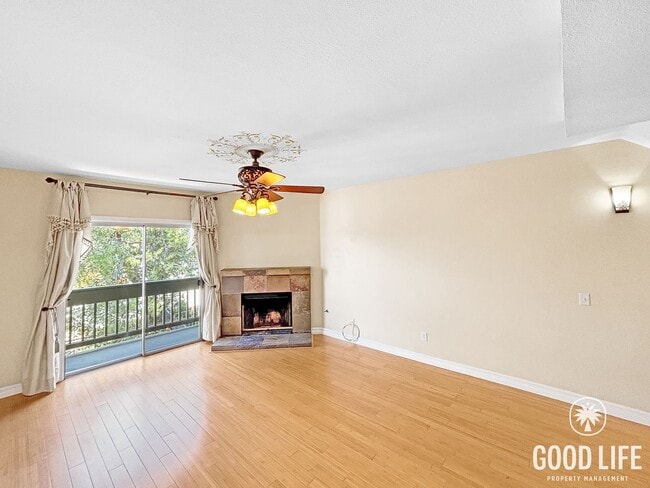 Building Photo - Spacious 3B/2.5BA Multi-Level Home in Redwood Village with Attached Garage, Private Patio & Commu...