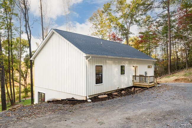 Building Photo - Large New Construction Rental - Old Fort