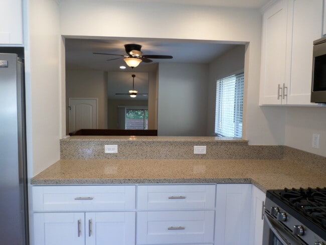 Building Photo - 806 Cardamom Ct