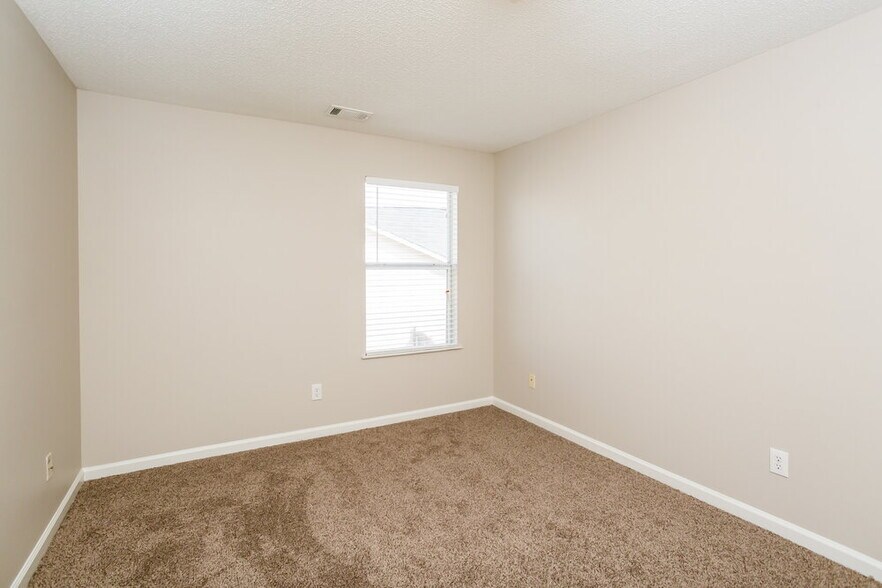 Building Photo - 1607 Thornwick Trace