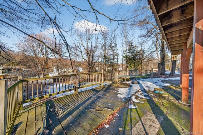 Building Photo - 32 Quaker Hill Rd