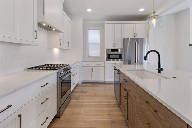 Building Photo - 4646 S Selatir Way