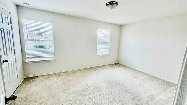 Building Photo - 901 Sawbuck Dr