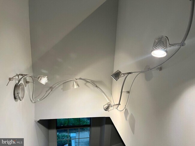 Building Photo - 5705 Chapman Mill Dr