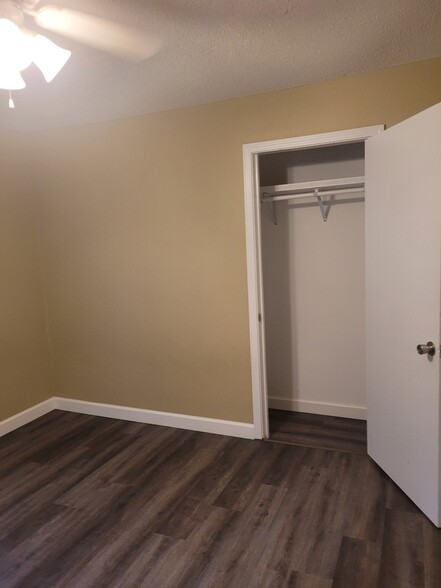 Bedroom/closet - 1100 Saint Marys Blvd