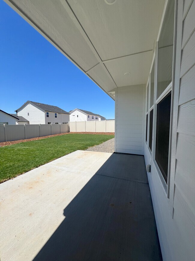 Building Photo - 2285 N Lithodora Ave