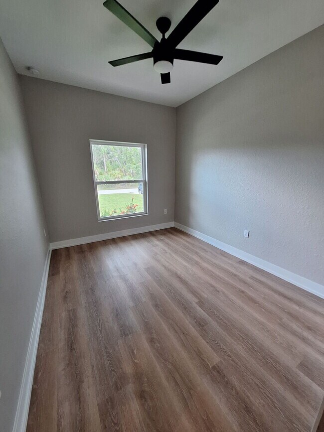 Building Photo - Available with ZERO DEPOSIT MOVE-IN!
