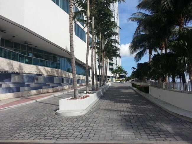 Building Photo - 335 S Biscayne Blvd