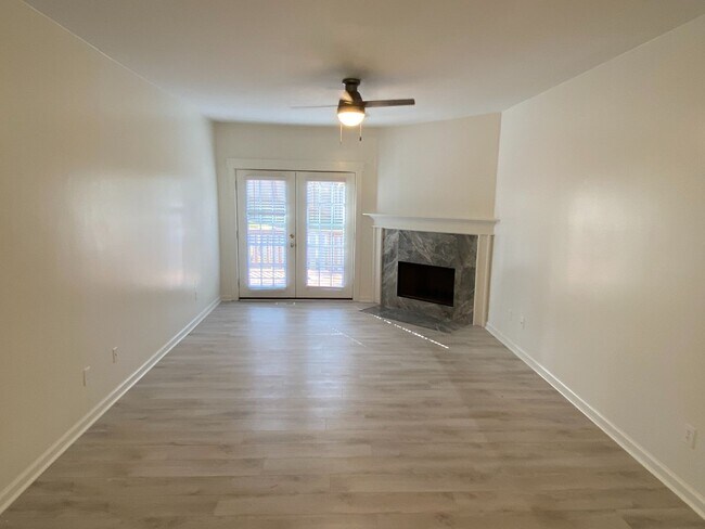Building Photo - 838 Green Ridge Dr
