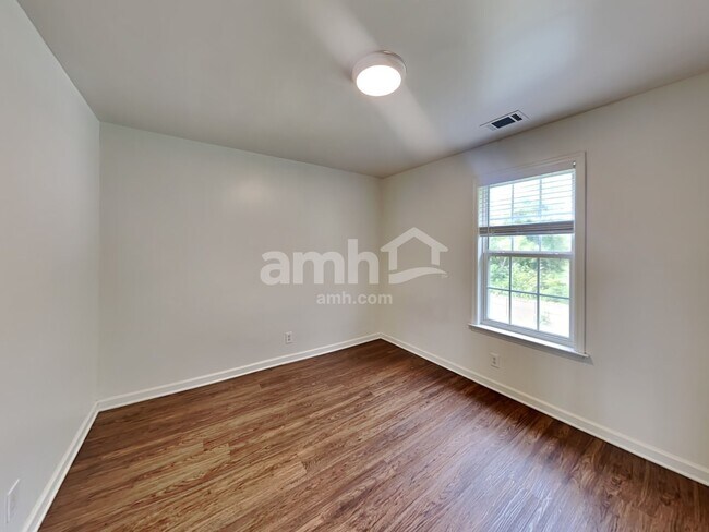 Building Photo - 524 Ryan Ave