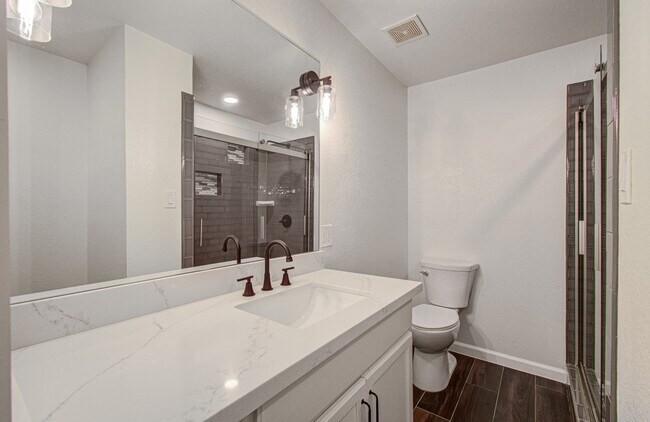 Building Photo - 6930 S Oak Bend Dr