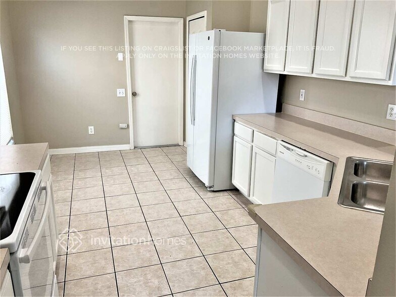 Building Photo - 12237 Dawn Vista Dr