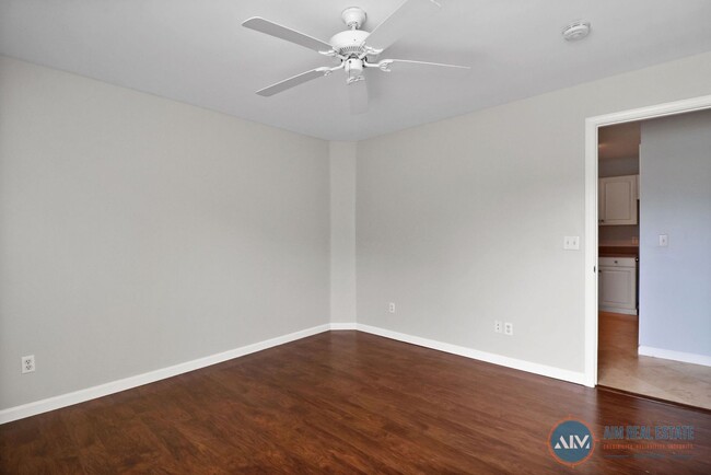 Building Photo - Bright, Freshly Updated 2BR/2BA Condo at T...