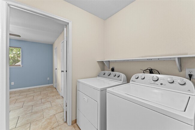 Building Photo - 5035 Reno Dr