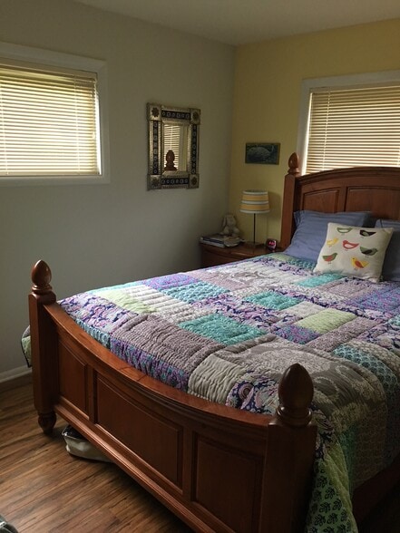 bedroom - 323 NE 7th St