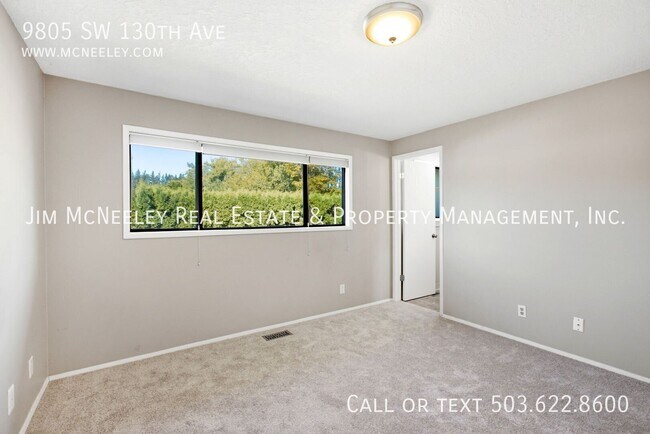 Building Photo - 9805 SW 130th Ave