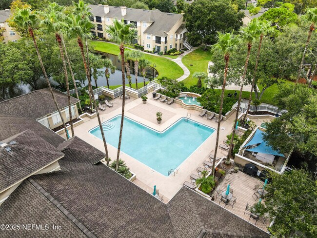 Building Photo - 7 Arbor Club Dr