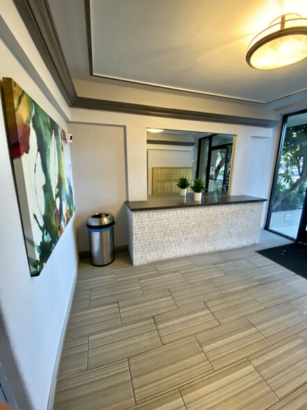 lobby - 910 S Bedford St